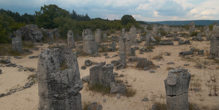 Побитите камъни